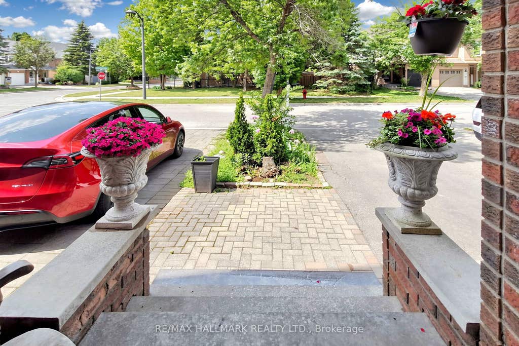 Photo of 5 Evelyn Buck Lane, Aurora, ON L4G 7H9 (MLS # N13684452)