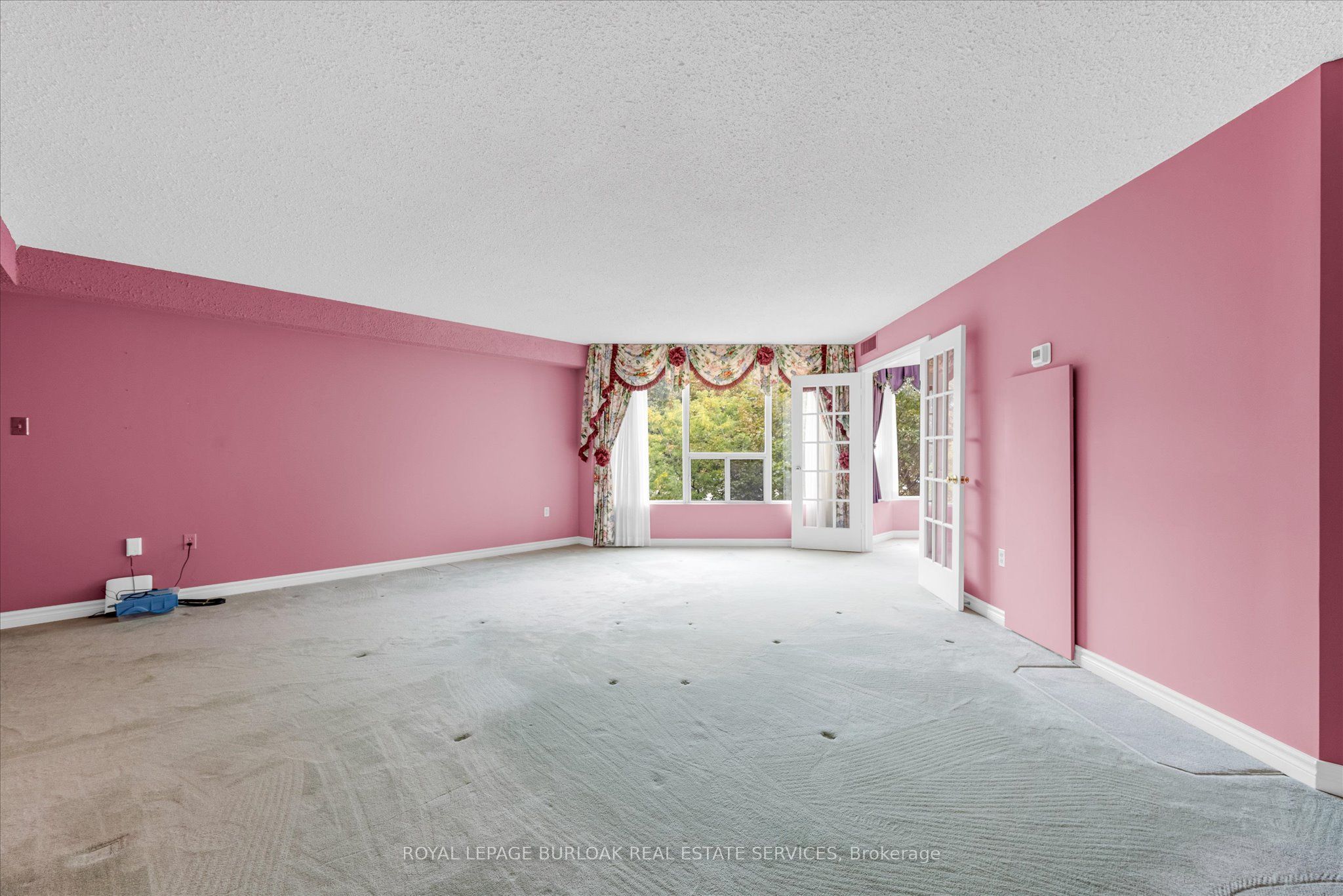 2121 Lakeshore Road 404