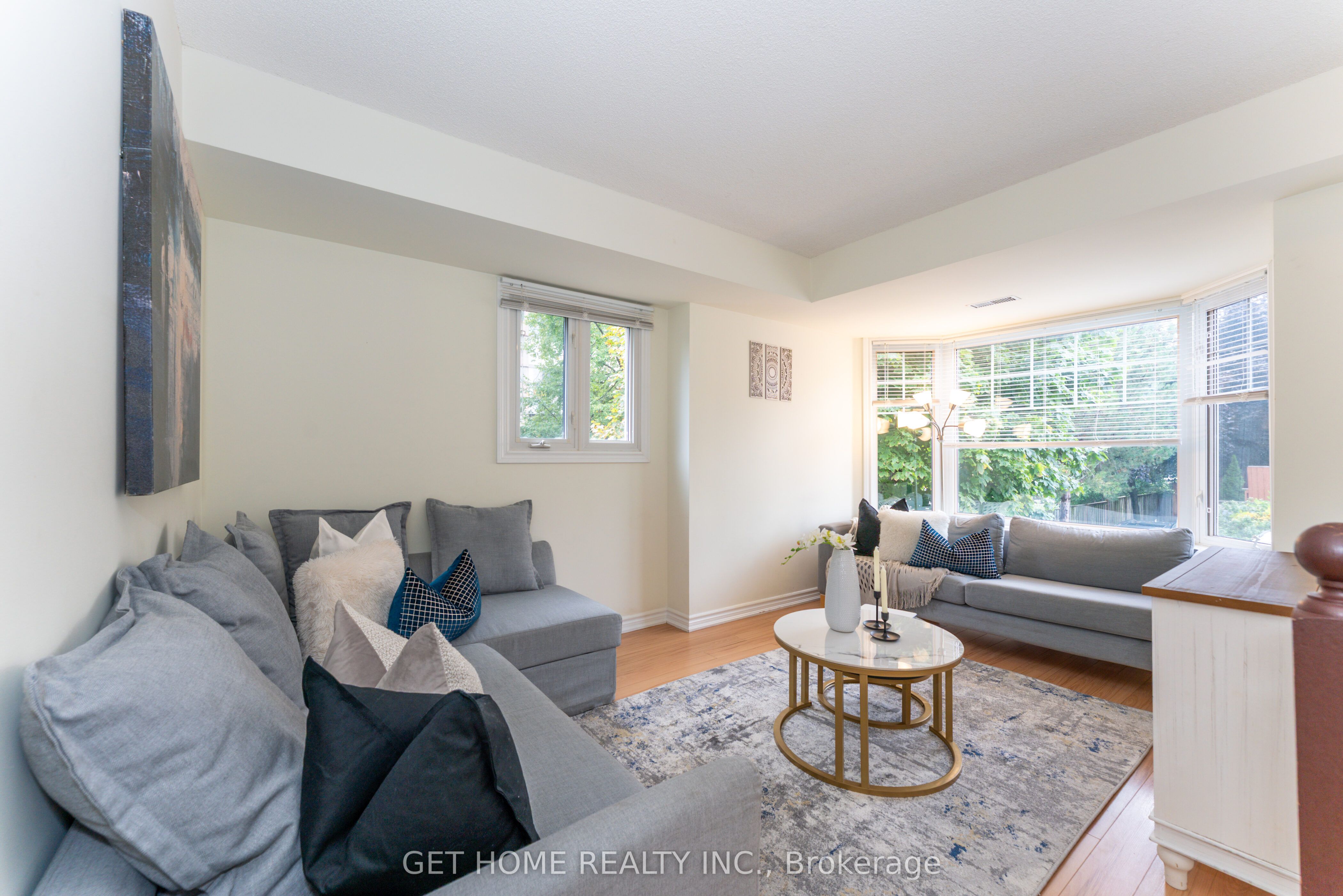 840 Dundas Street W 25