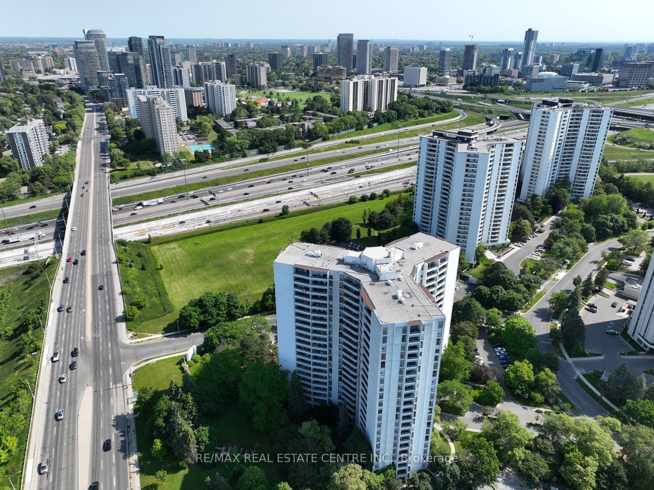 Photo 1 of 30 — 150 Graydon Hall Drive 1502, Toronto, ON M3A 3B3