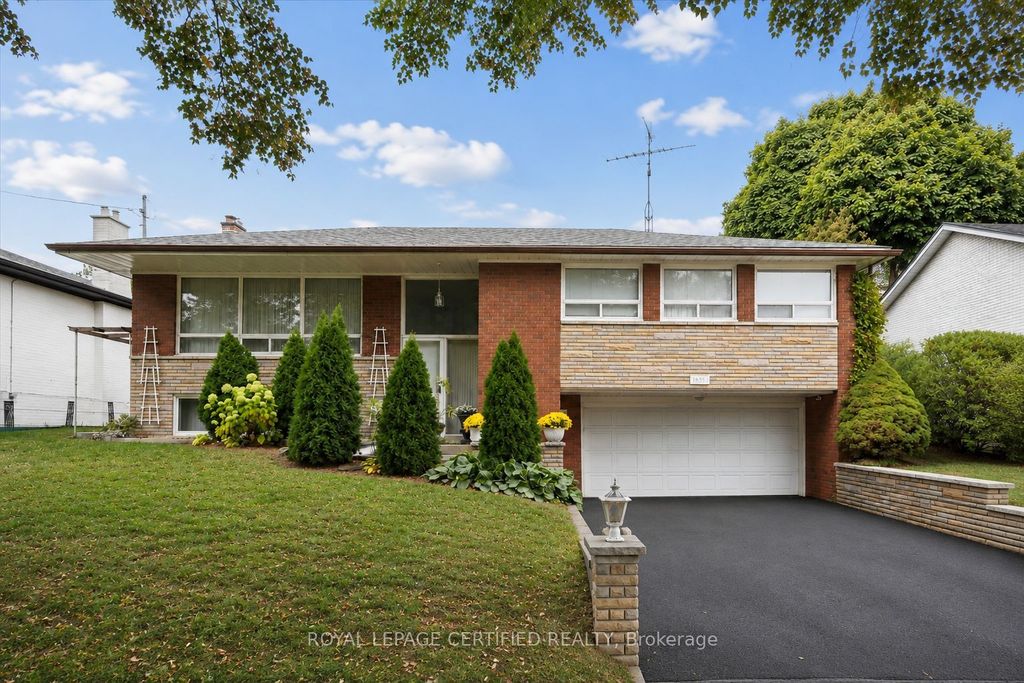 Photo of 1639 Sunnycove Drive, Mississauga, ON L4X 1B6 (MLS # W13099836)