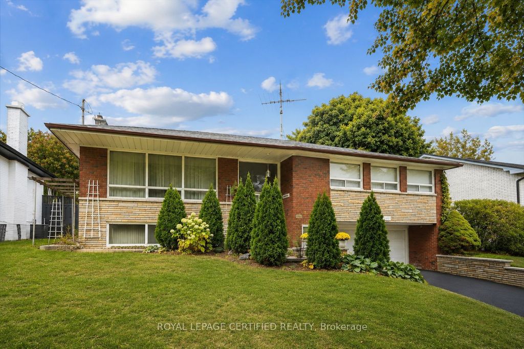Photo of 1639 Sunnycove Drive, Mississauga, ON L4X 1B6 (MLS # W13099836)