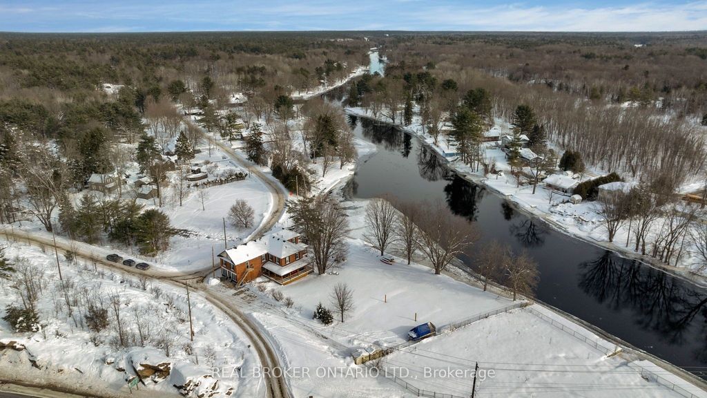 Photo of 1002 N COWBELL Lane N, Gravenhurst, ON P0E 1N0 (MLS # X12655152)