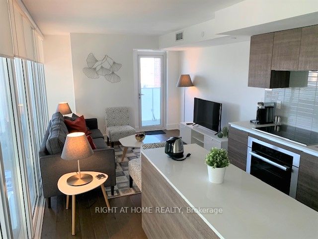 200 Bloor Street W 1610