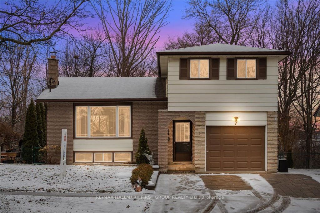 Photo of 7 Cole Avenue, Clarington, ON L1C 1K4 (MLS # E12906948)