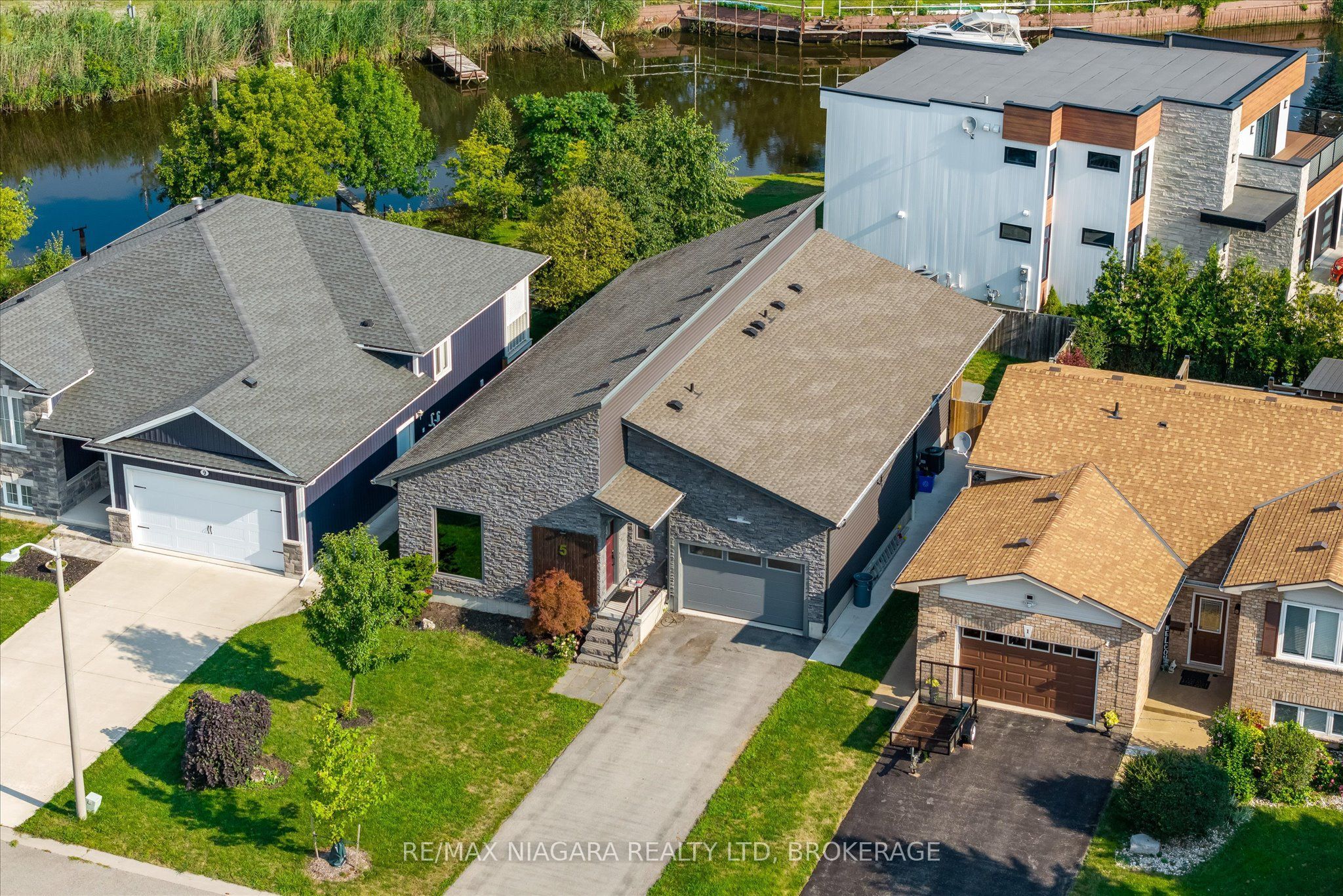 5 Heron Pointe Road