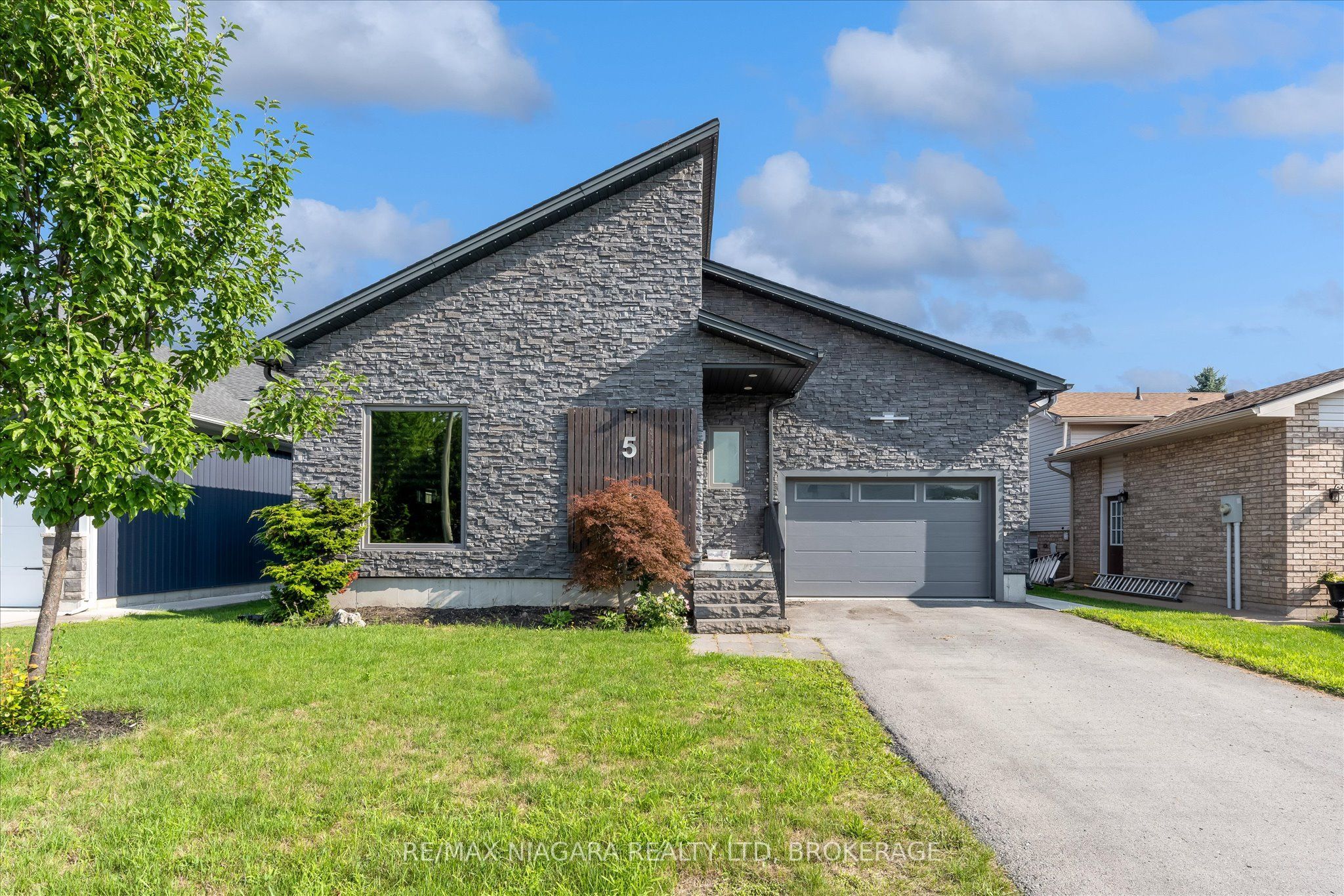 5 Heron Pointe Road
