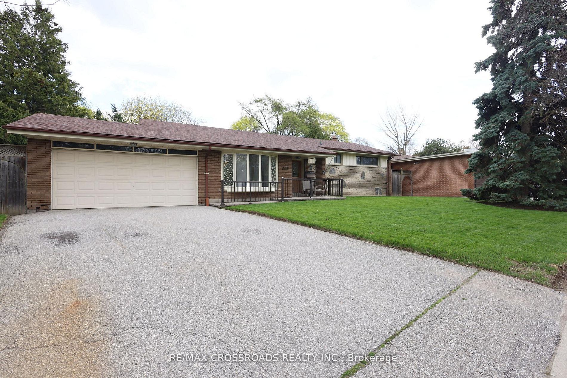 Photo 1 of 49 — 83 Pegasus Trail, Toronto, ON M1G 3N8