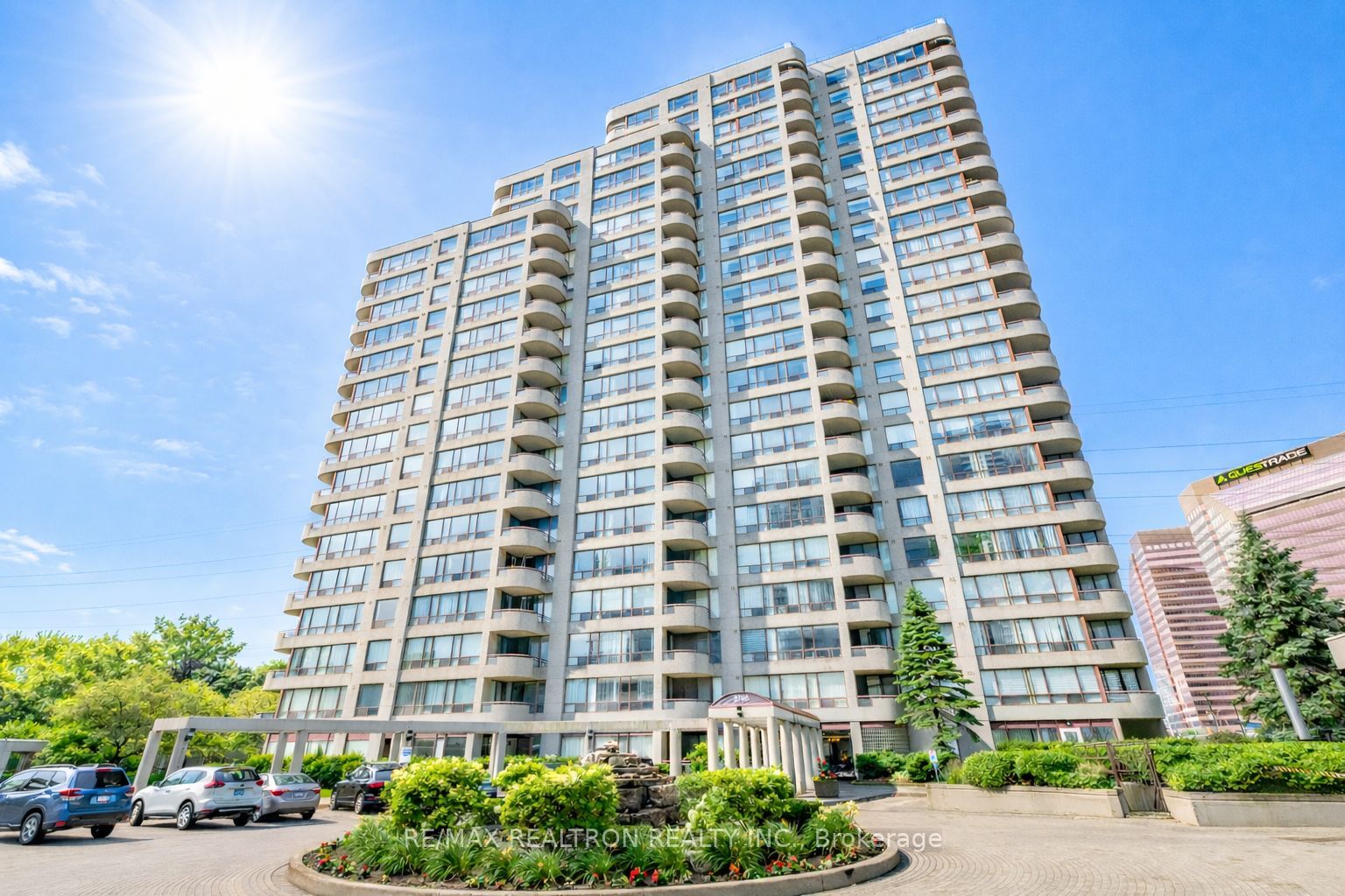 Photo 1 of 30 — 5765 Yonge Street 410, Toronto, ON M2M 4H9