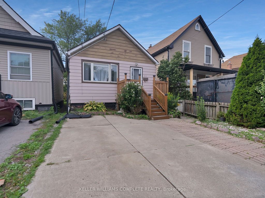 Photo of 210 East 24th Street, Hamilton, ON L8V 2Y4 (MLS # X12504394)