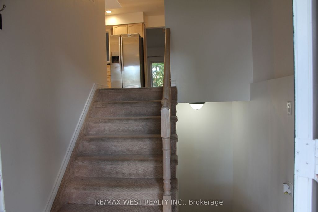 Photo of 852 Beatrice Street E, Oshawa, ON L1K 2H7 (MLS # E12457877)