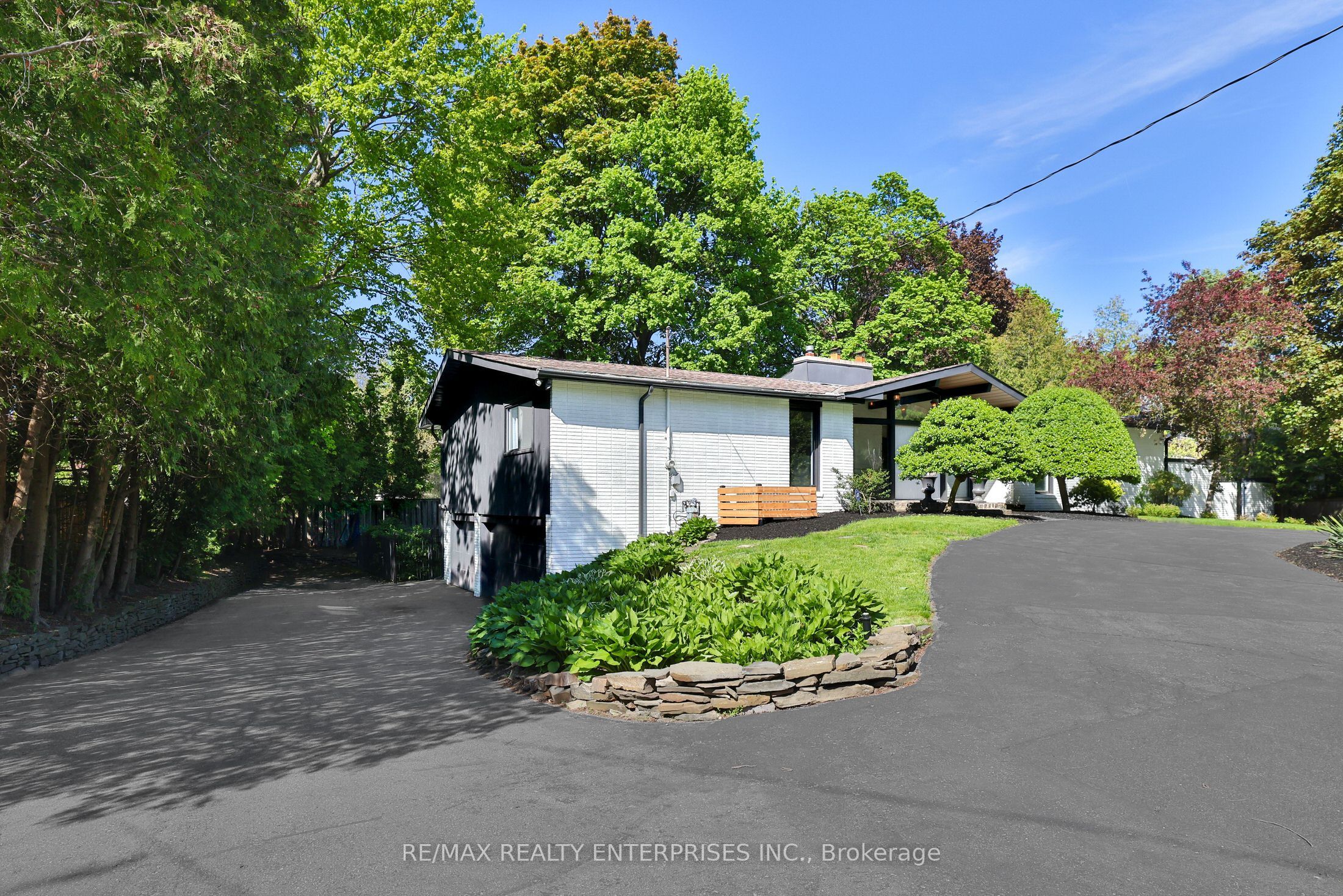625 Sir Richards Road