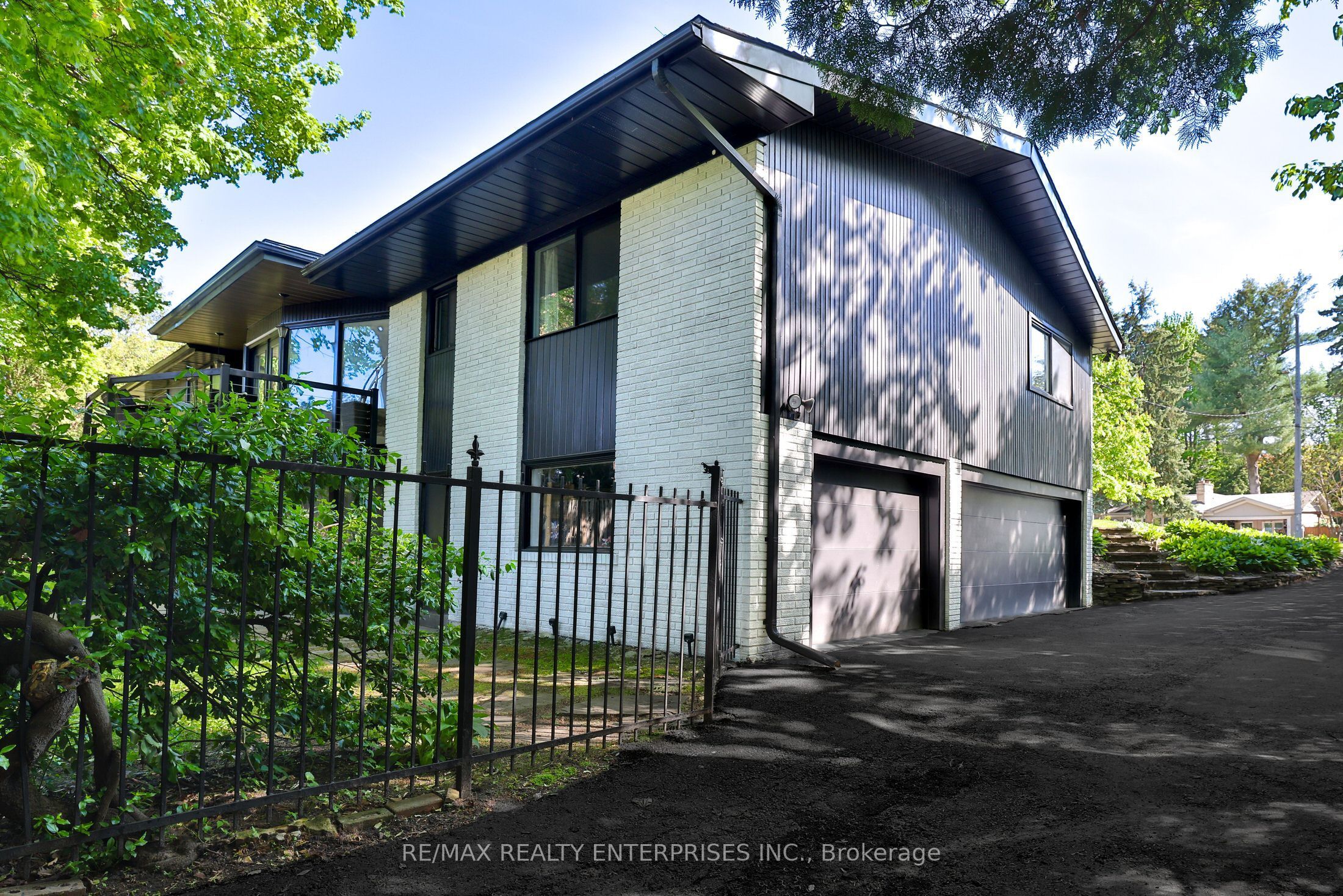 625 Sir Richards Road