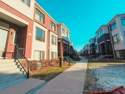 33 Thomas Armstrong Lane Richmond Hill ON L4C 3E4