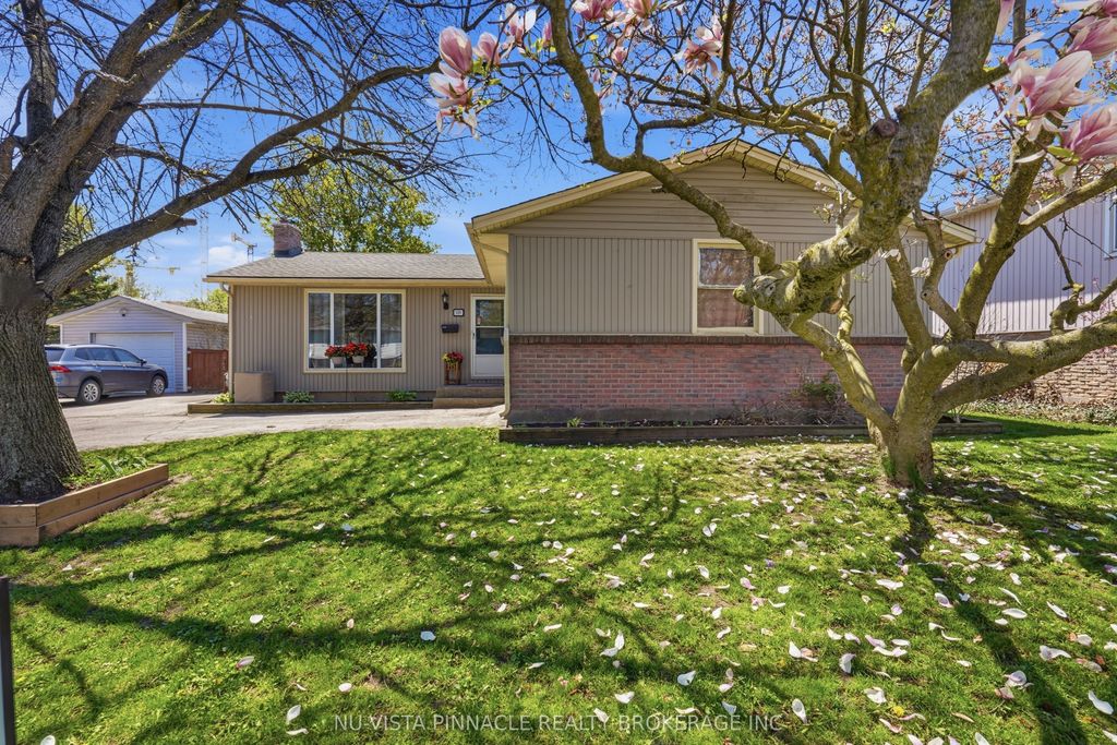 Photo of 109 Brixham Crescent, London South, ON N6K 1K9 (MLS # X13109114)
