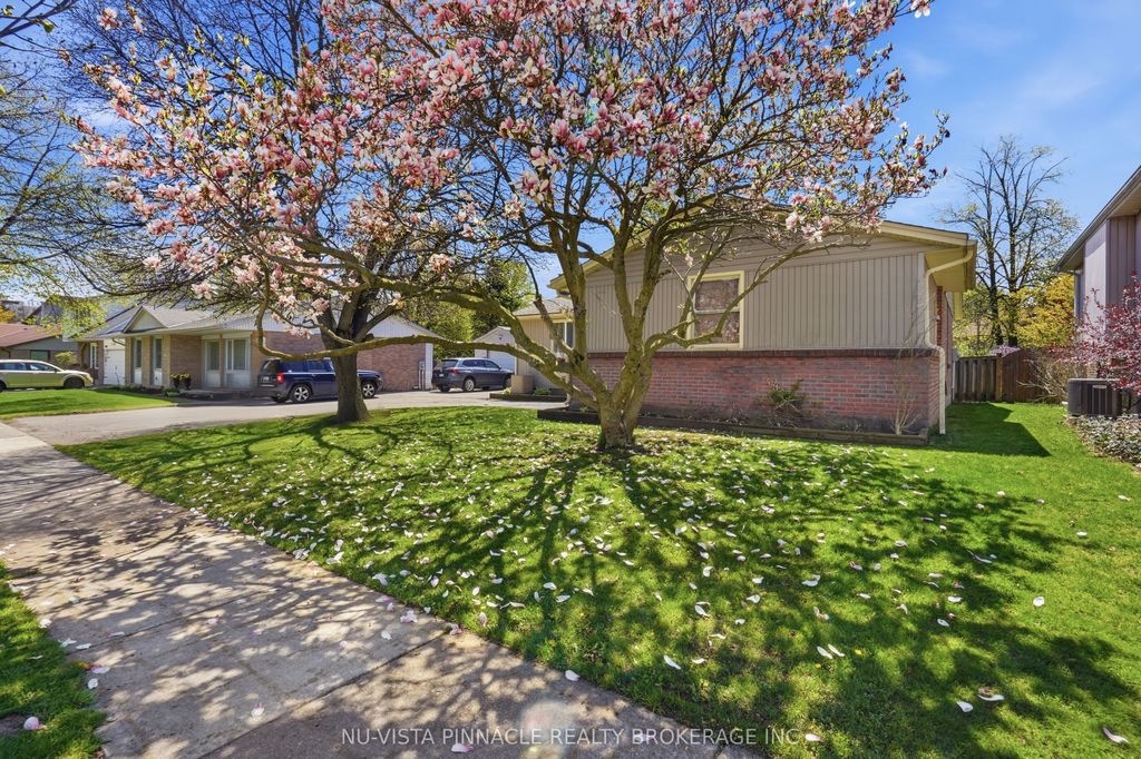 Photo of 109 Brixham Crescent, London South, ON N6K 1K9 (MLS # X13109114)
