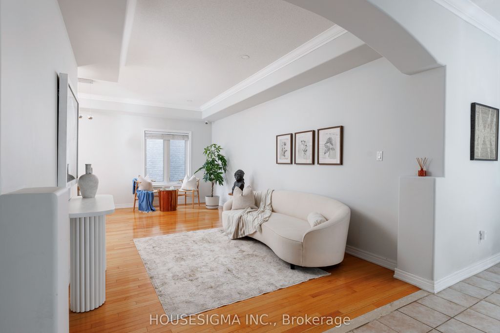 Photo of 703 Madeline Heights, Newmarket, ON L3X 2J6 (MLS # N12804692)