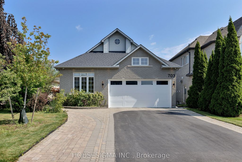 Photo of 703 Madeline Heights, Newmarket, ON L3X 2J6 (MLS # N12804692)