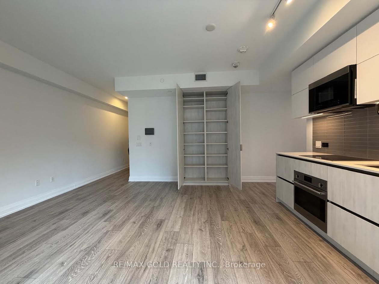 21 Park Street E 318