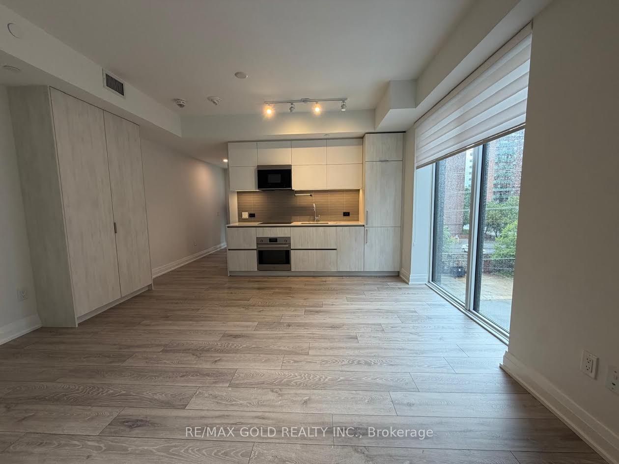 21 Park Street E 318