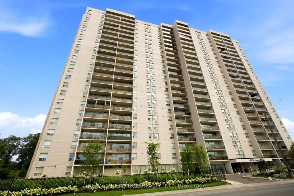 Photo of 155 Marlee Avenue #909, Toronto, ON M6B 4B5 (MLS # W13706242)