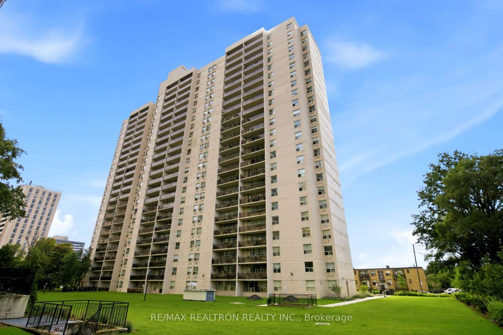 Photo of 155 Marlee Avenue #909, Toronto, ON M6B 4B5 (MLS # W13706242)