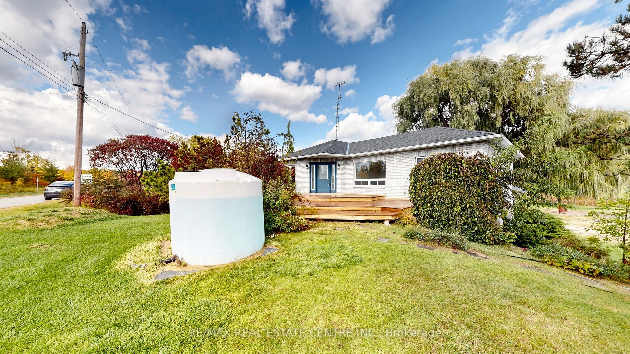 393 Canal Road W