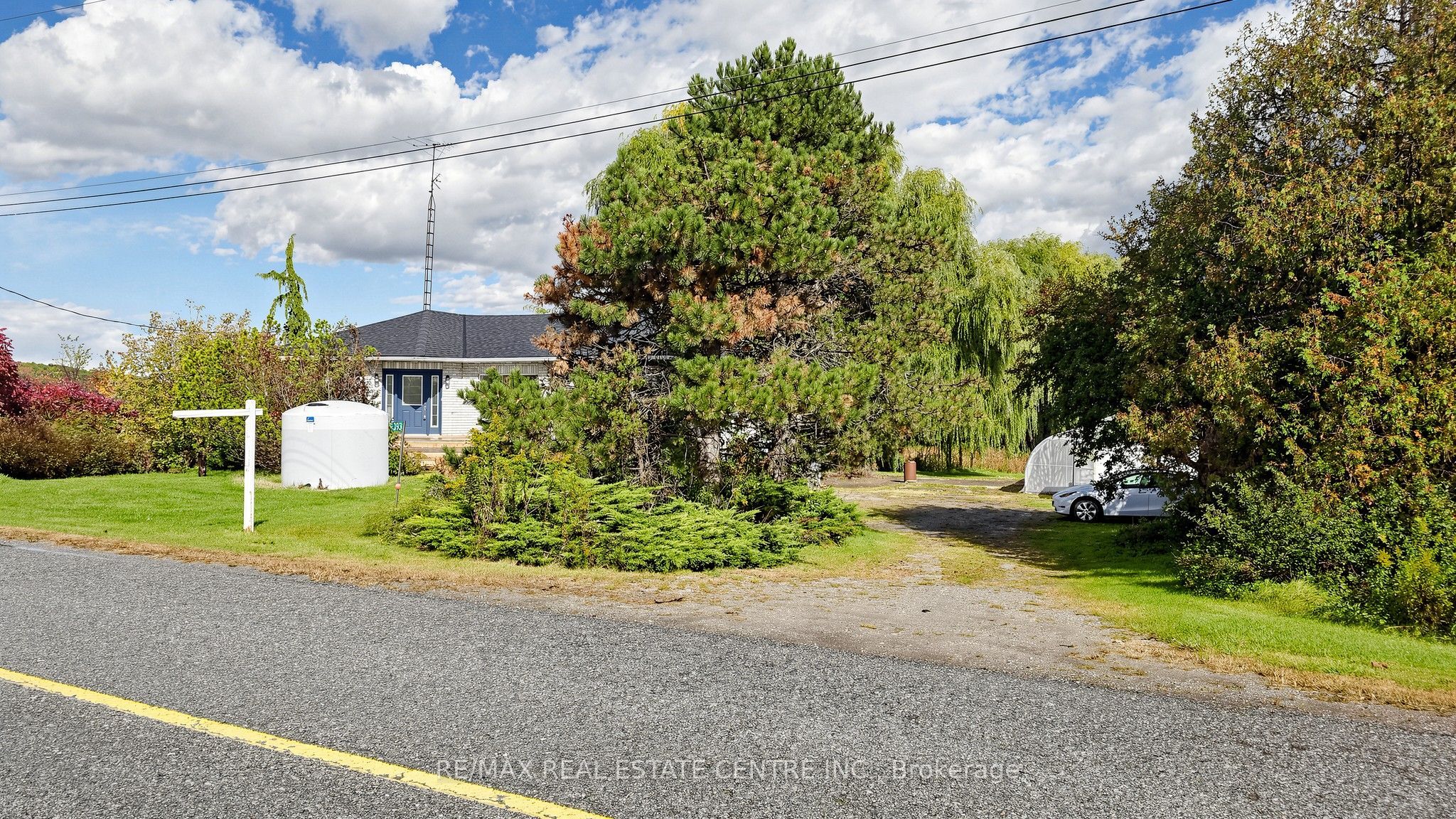 393 Canal Road W