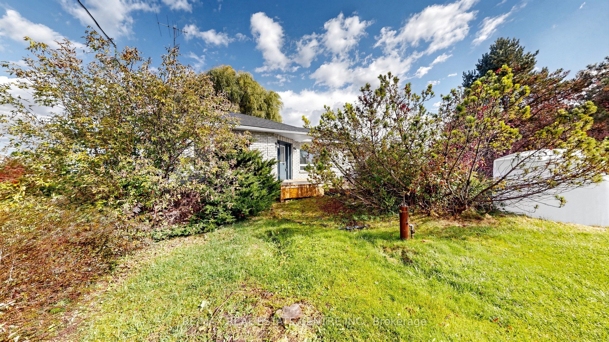 393 Canal Road W