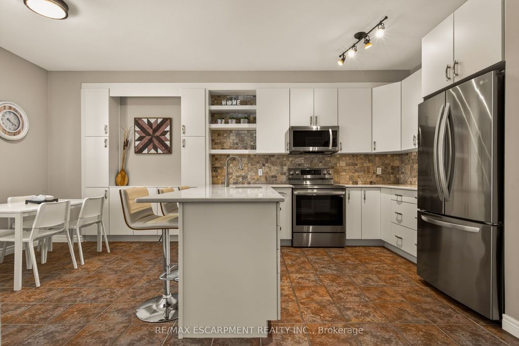 Photo of 100 Beddoe Drive #20, Hamilton, ON L8P 4Z2 (MLS # X13437646)