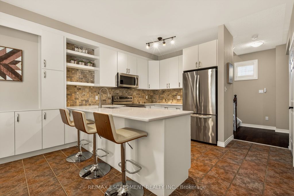 Photo of 100 Beddoe Drive #20, Hamilton, ON L8P 4Z2 (MLS # X13437646)