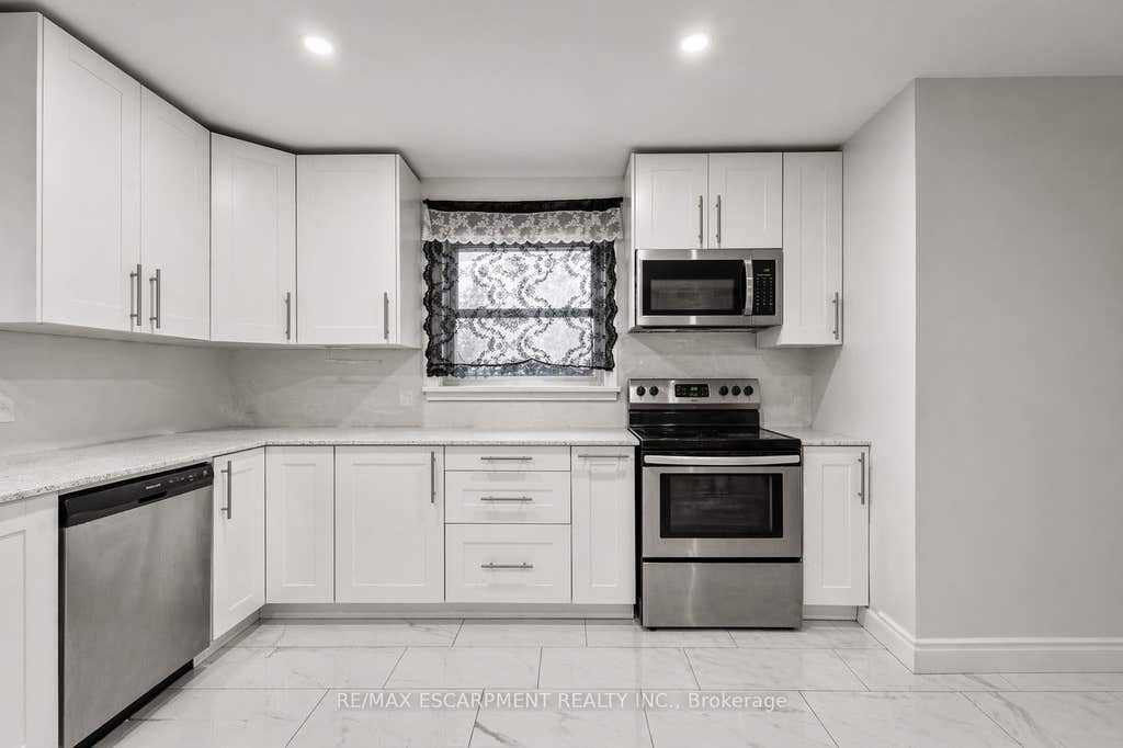 Photo of 557 Lake Street, St. Catharines, ON L2N 4J1 (MLS # X13588644)