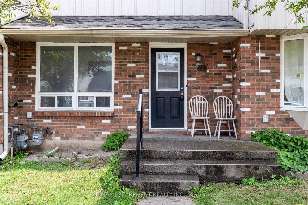 Photo of 100 Brownleigh Avenue #284, Welland, ON L3B 5V8 (MLS # X13623390)