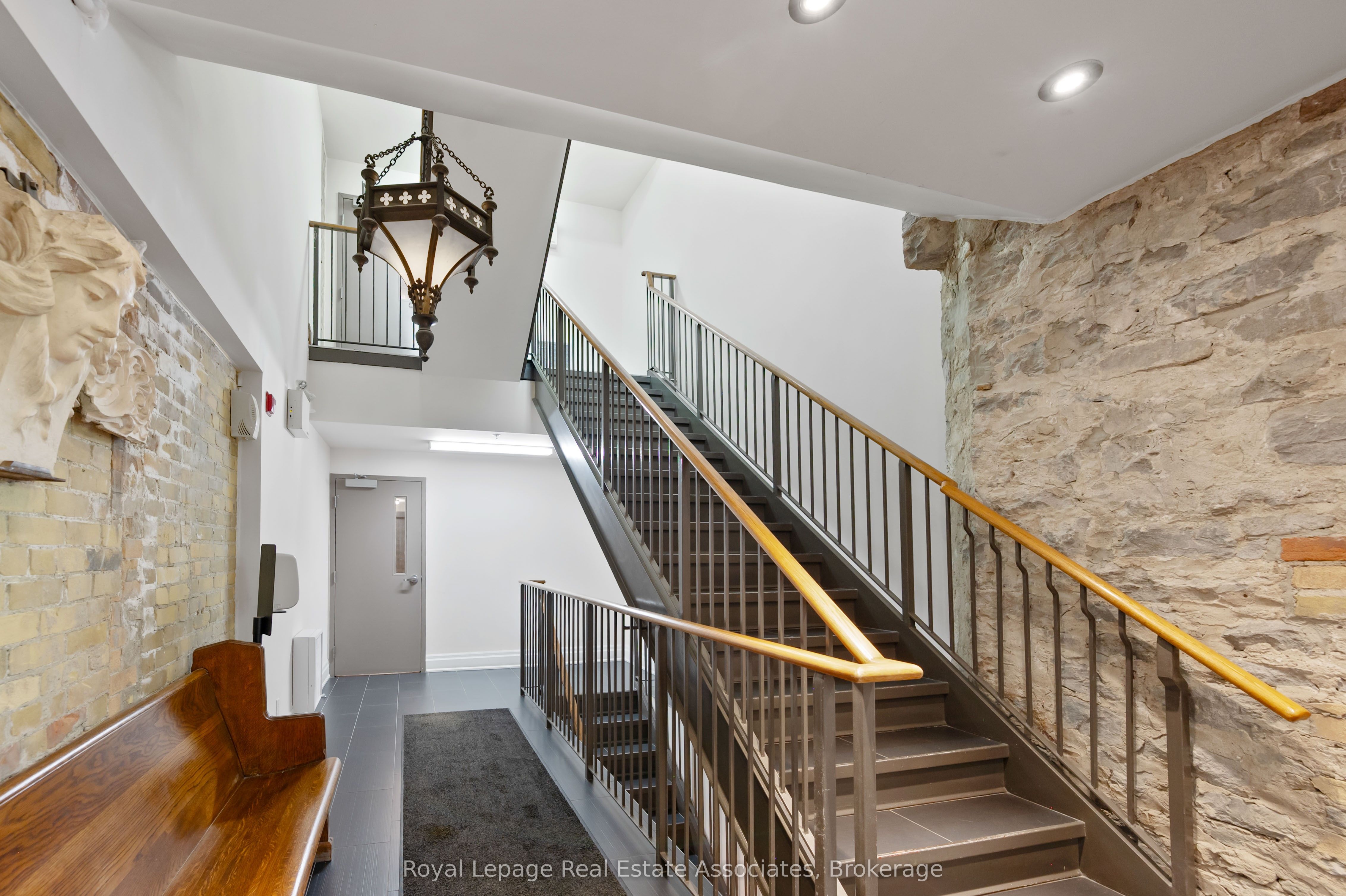 384 Sunnyside Avenue 102