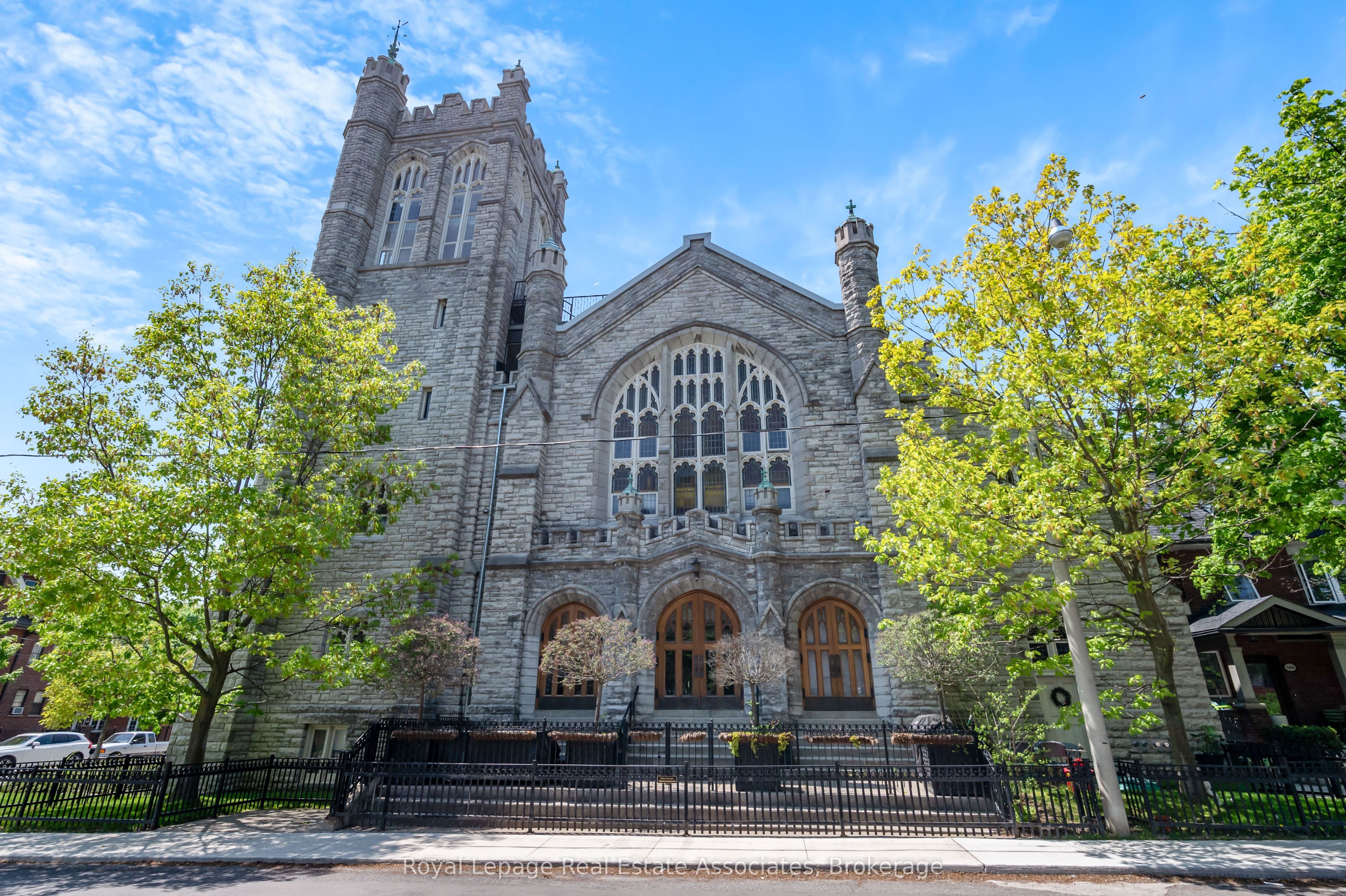 384 Sunnyside Avenue 102