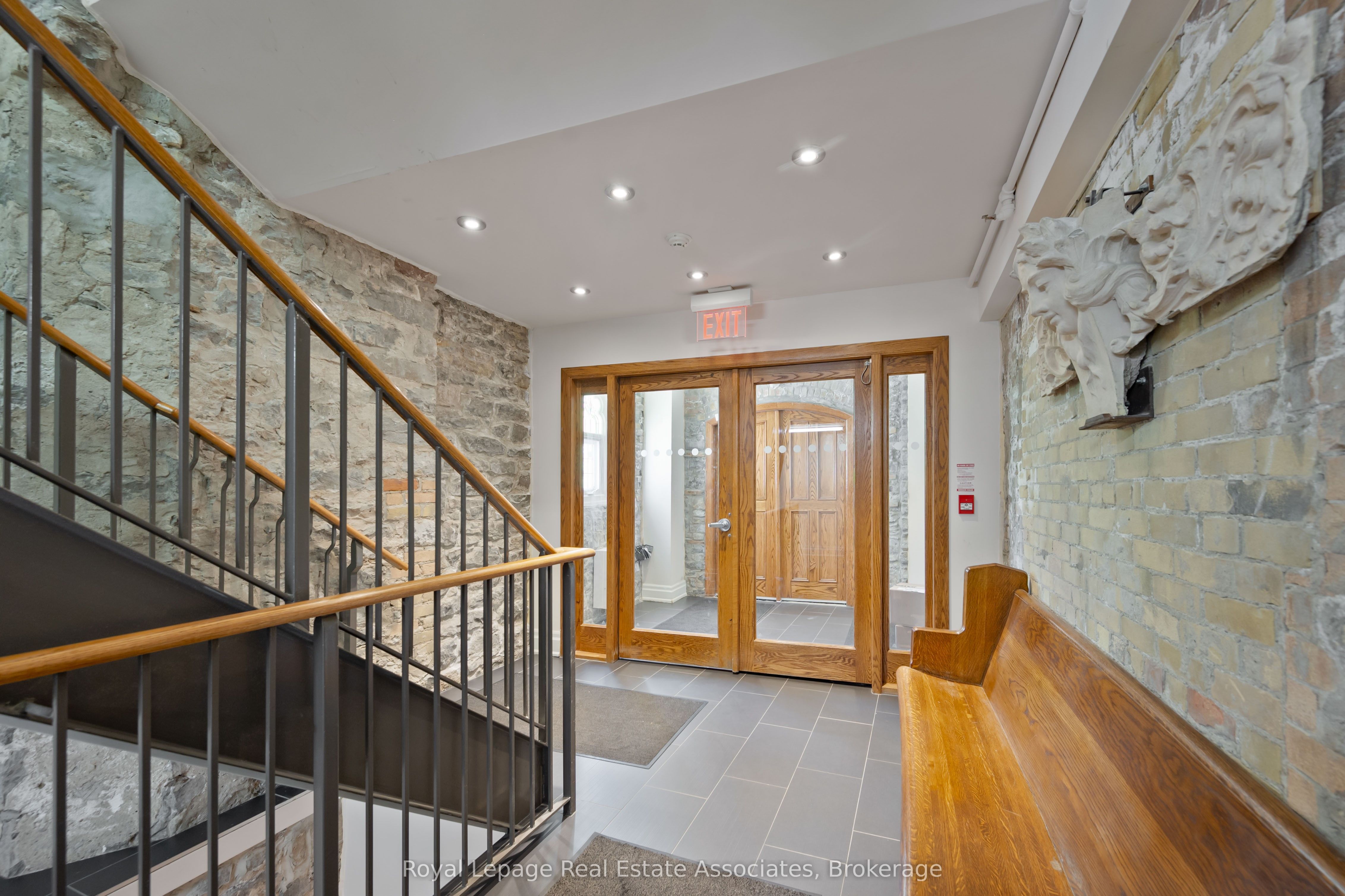 384 Sunnyside Avenue 102