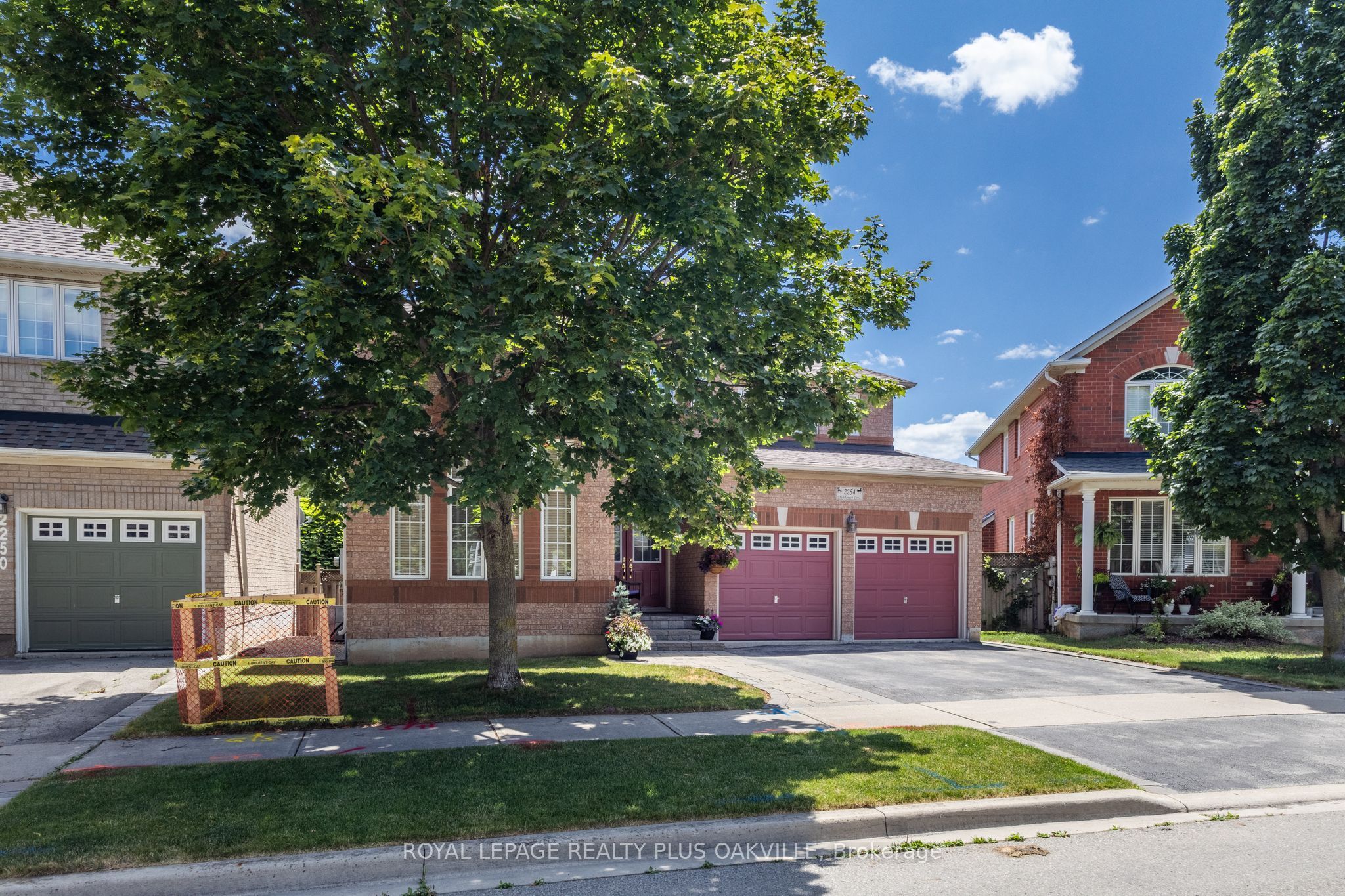 2254 Dunforest Crescent