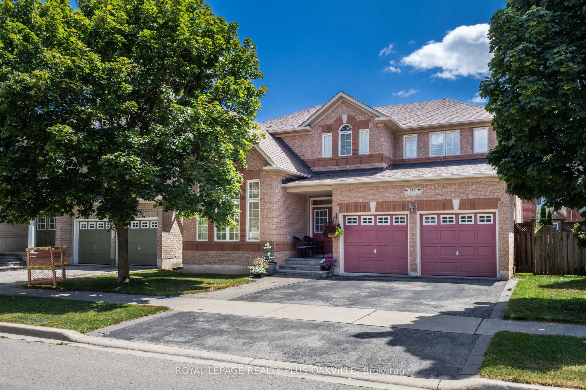 2254 Dunforest Crescent