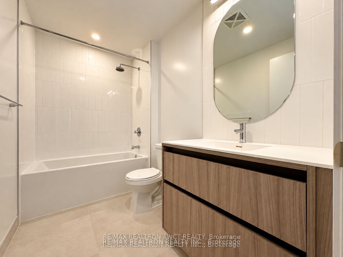 7950 Bathurst Street 525
