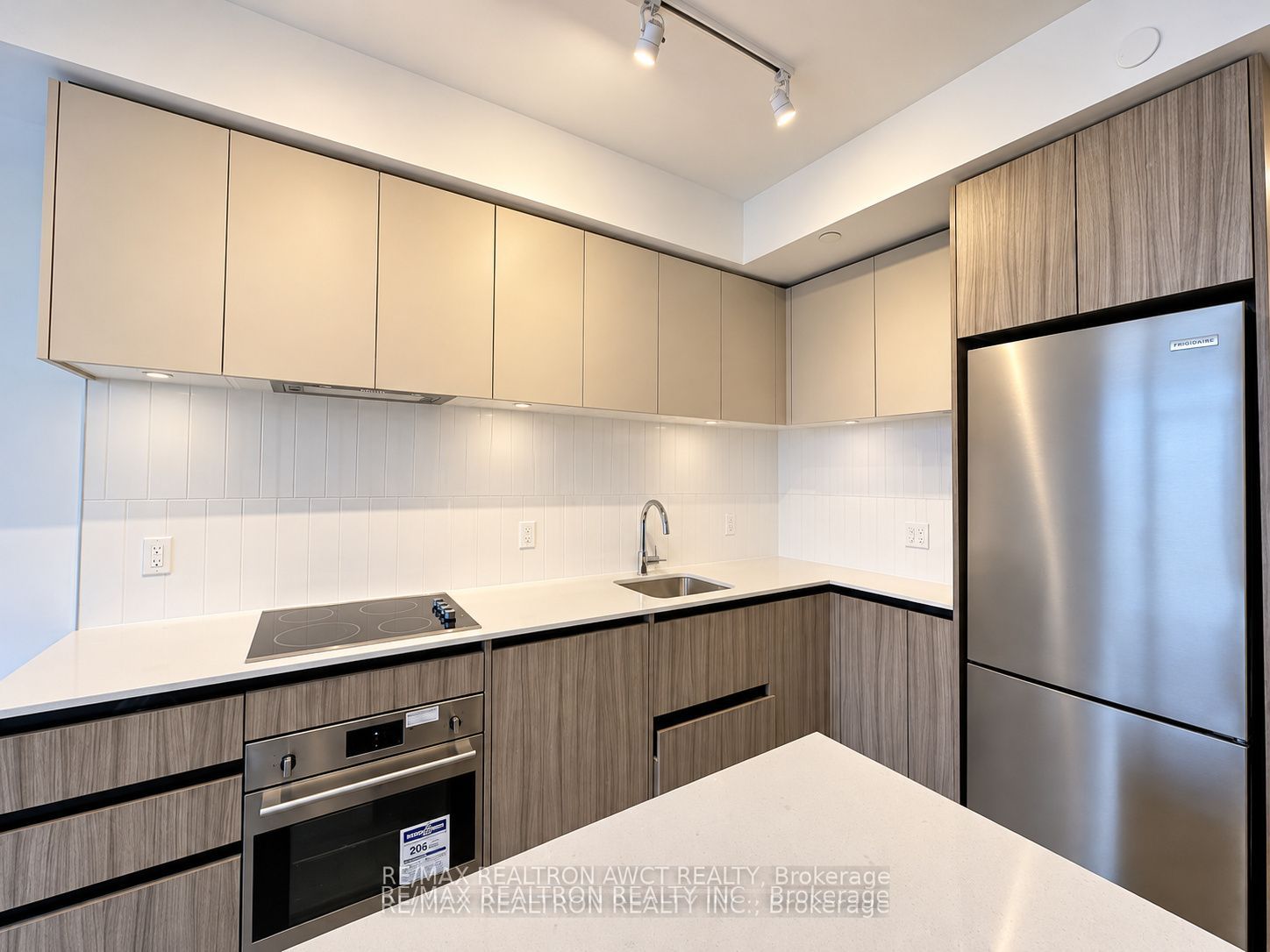 7950 Bathurst Street 525