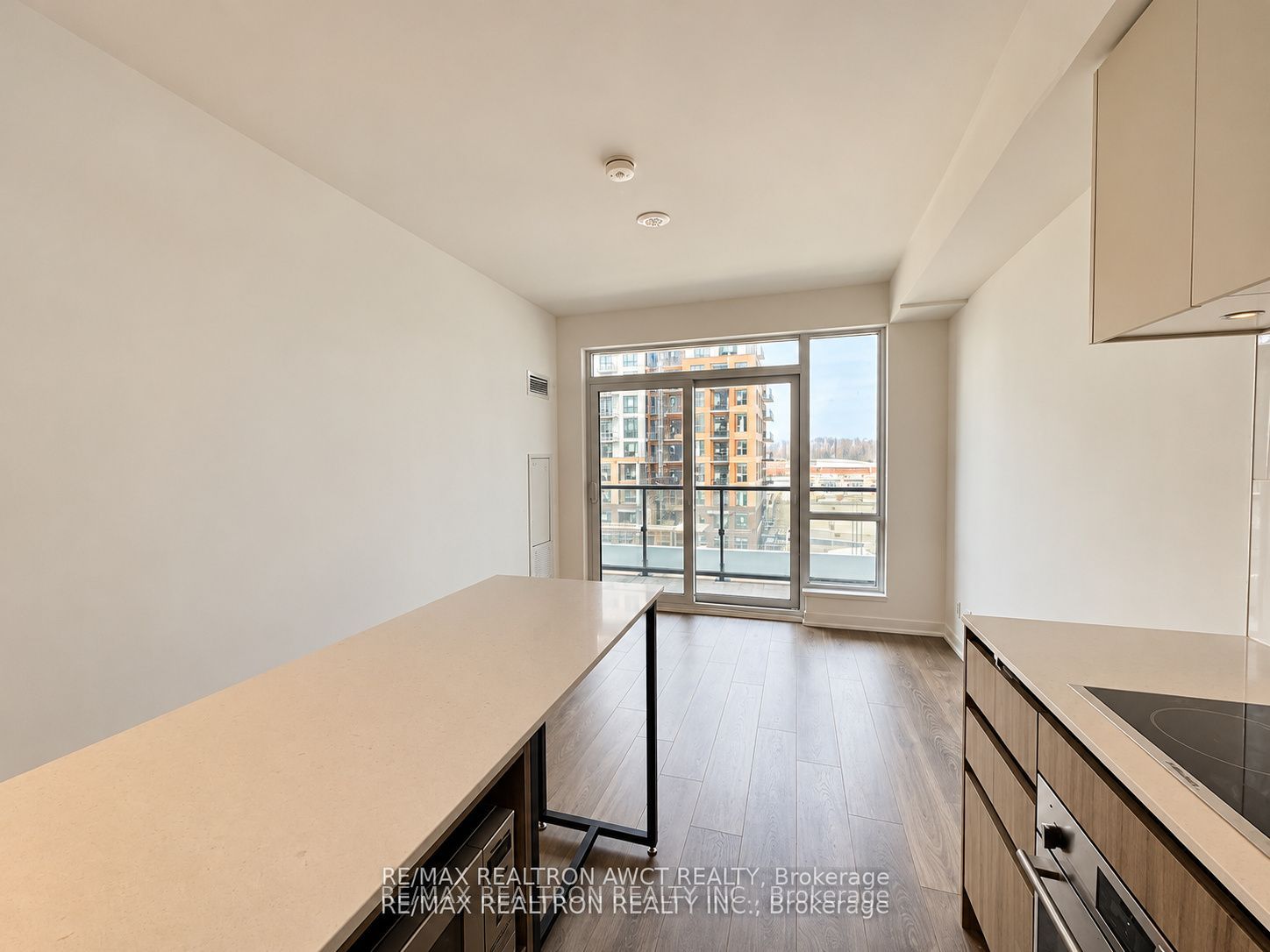 7950 Bathurst Street 525