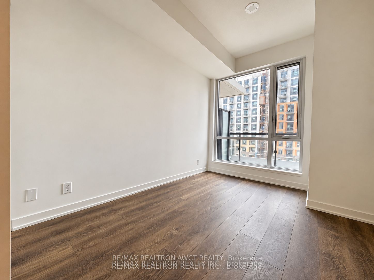 7950 Bathurst Street 525