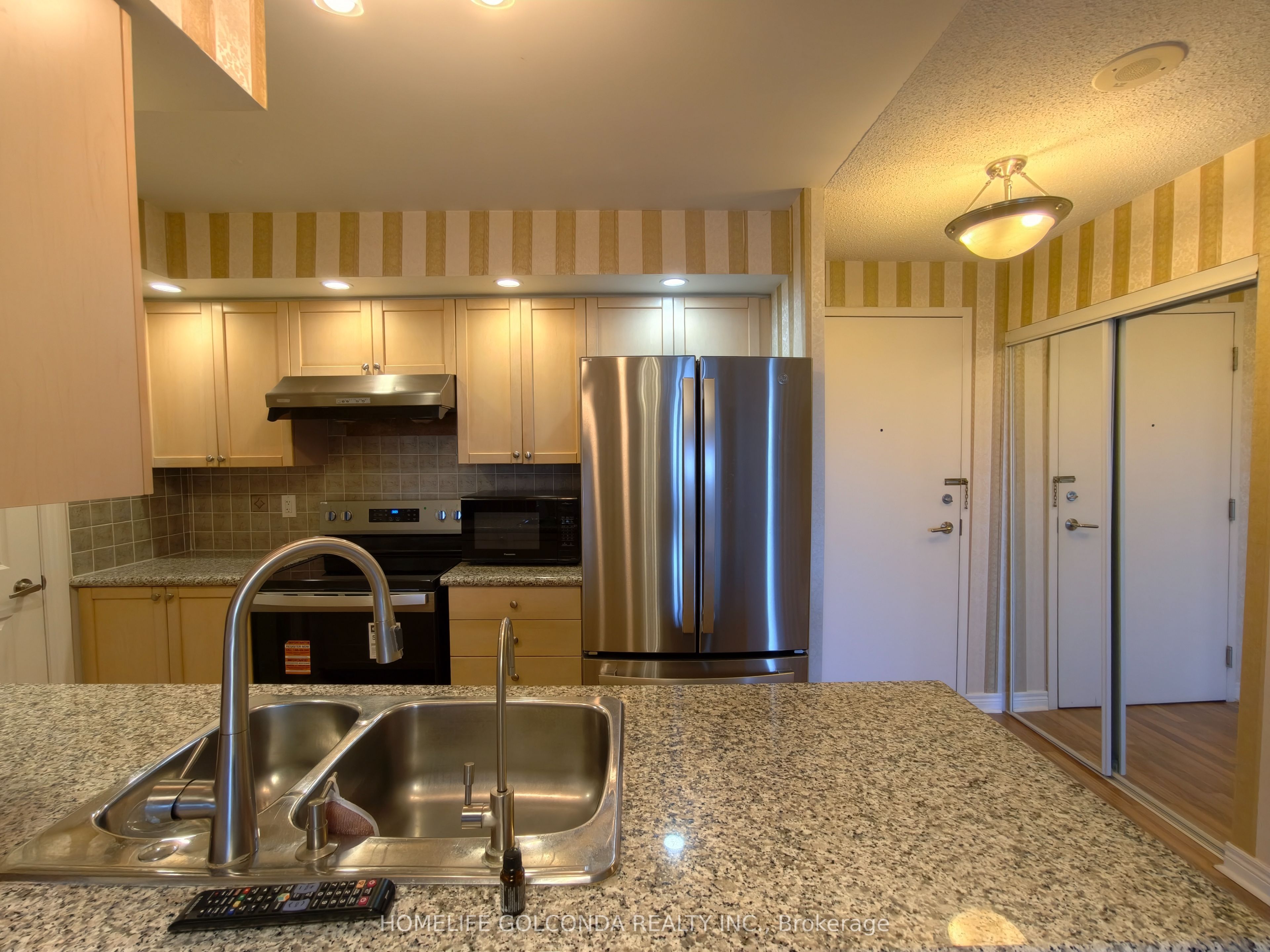 33 Cox Boulevard 720