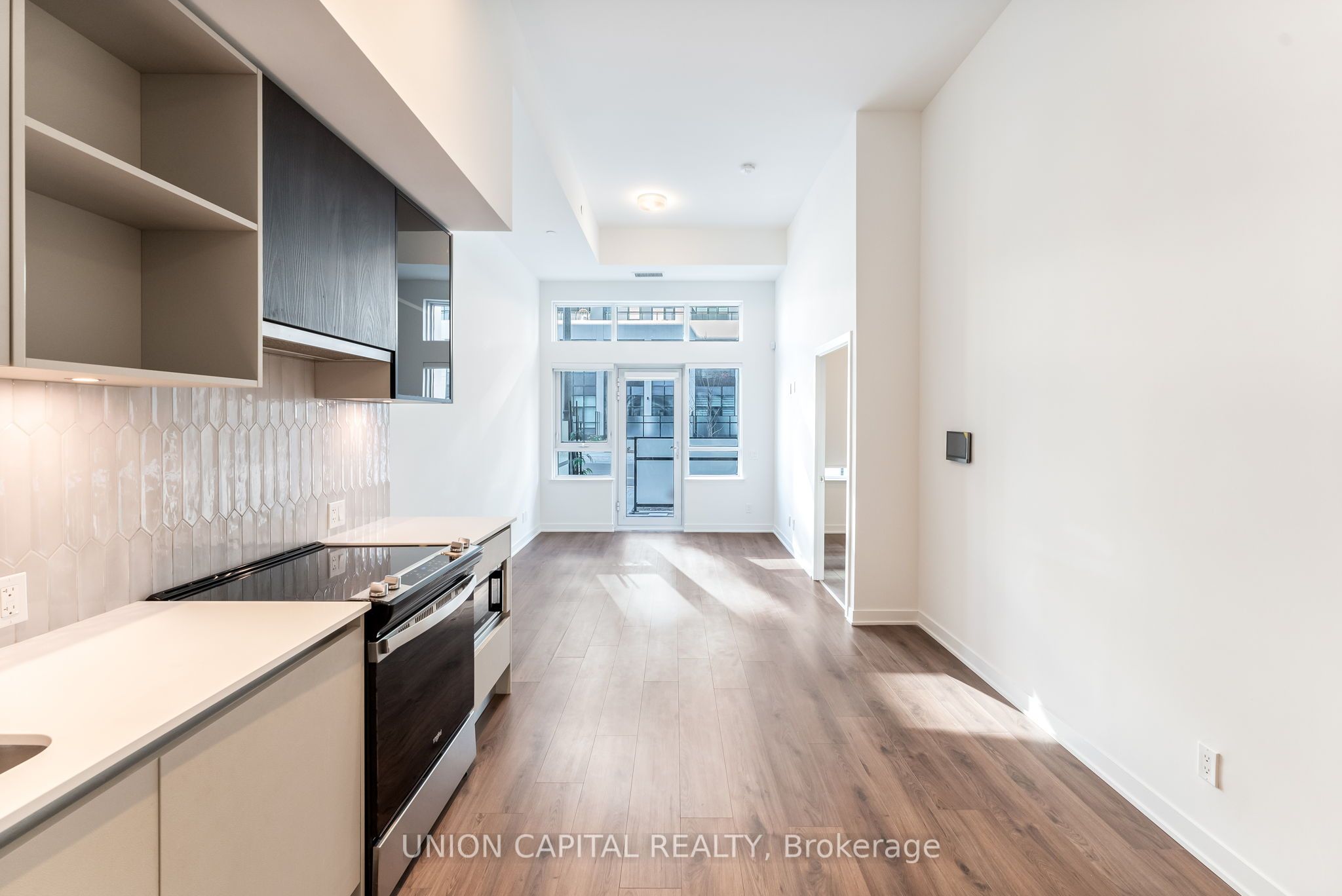 405 Dundas Street 114