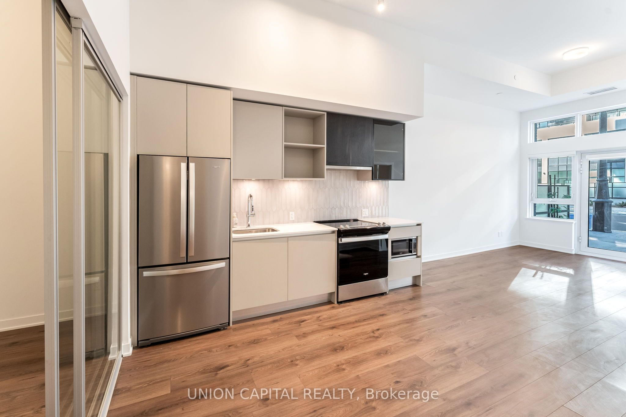 405 Dundas Street 114