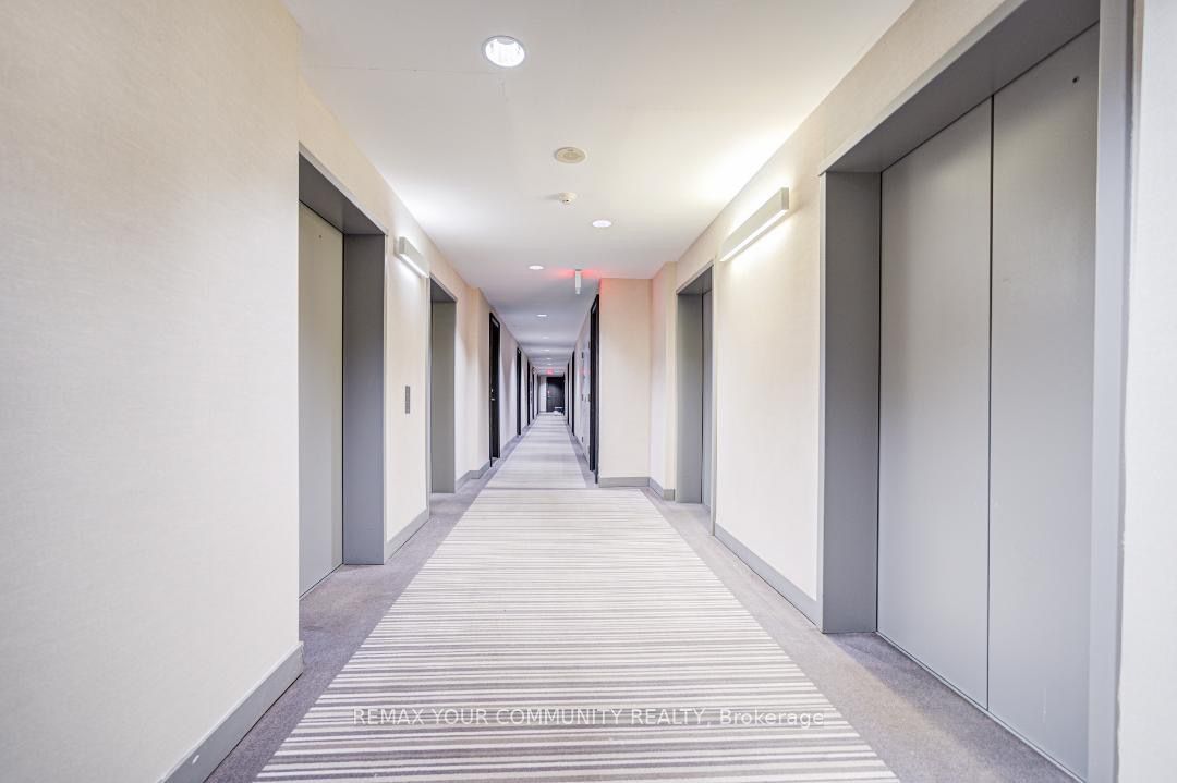 105 The Queensway N/A 812