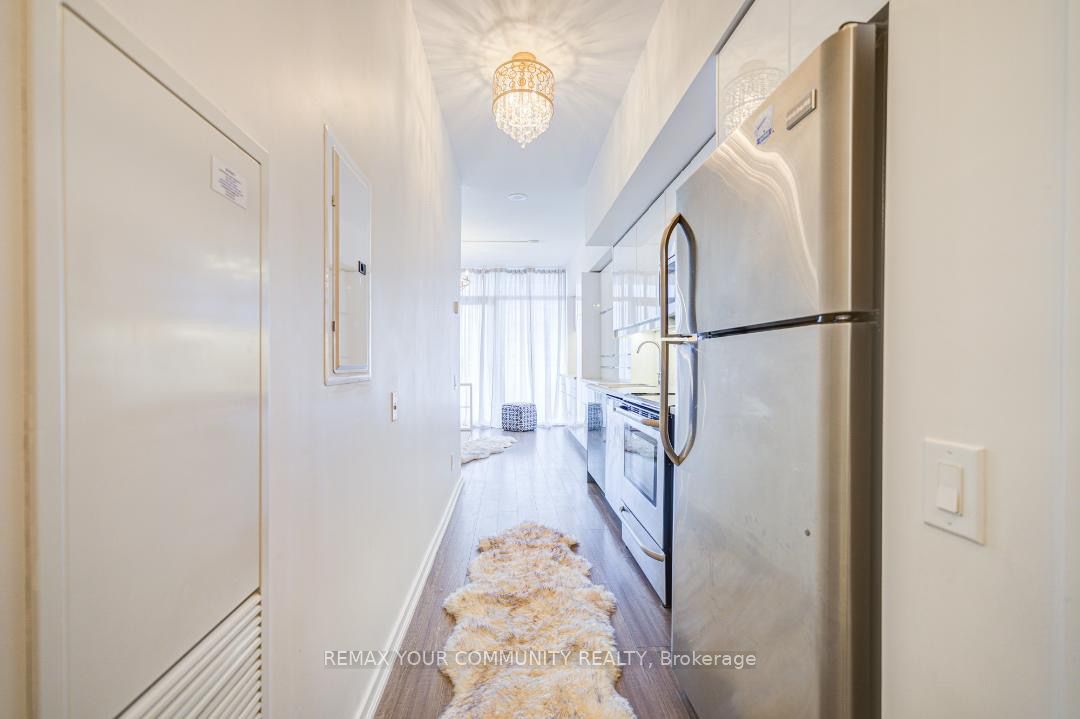 105 The Queensway N/A 812