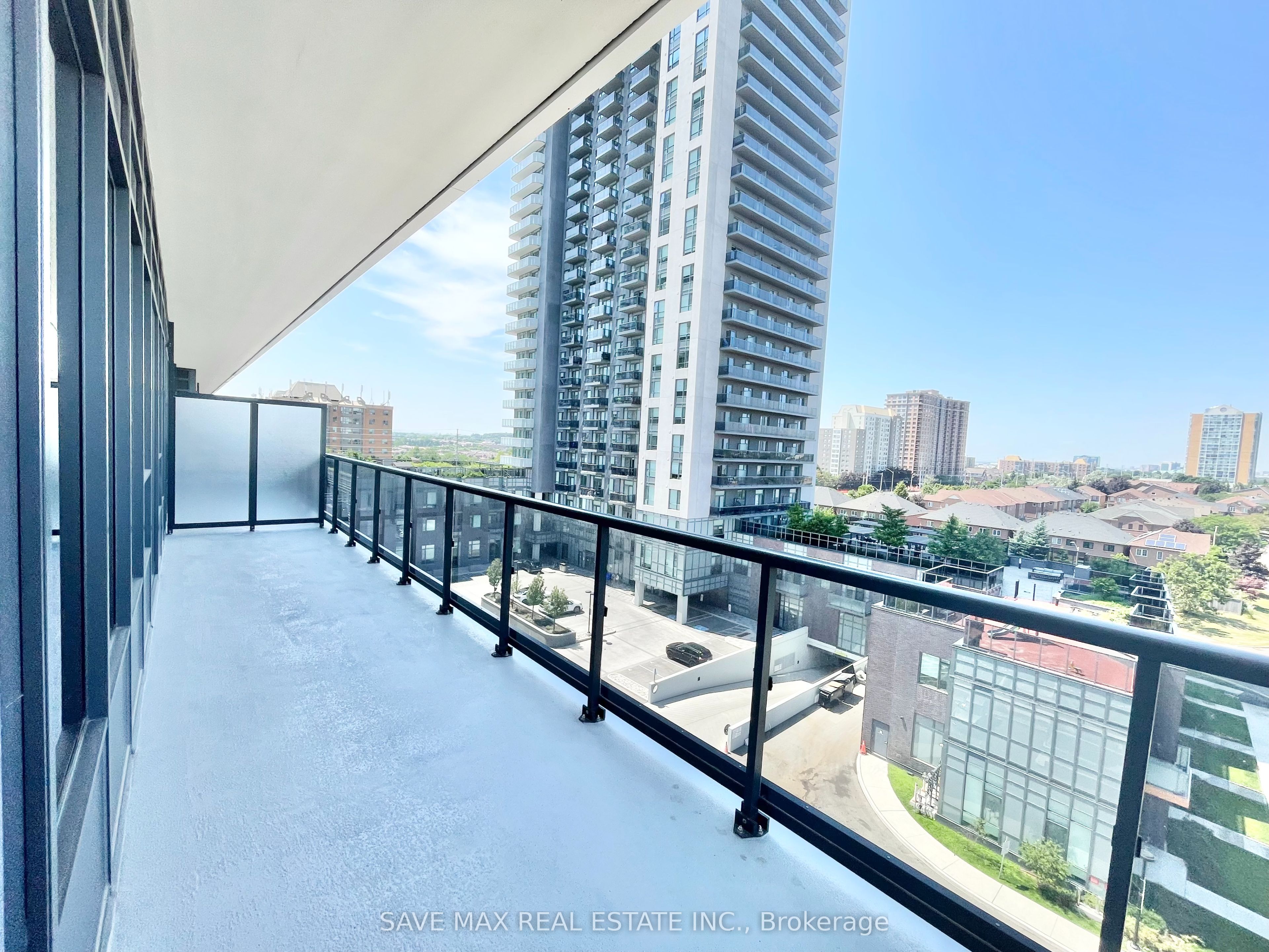 5105 Hurontario Street 626