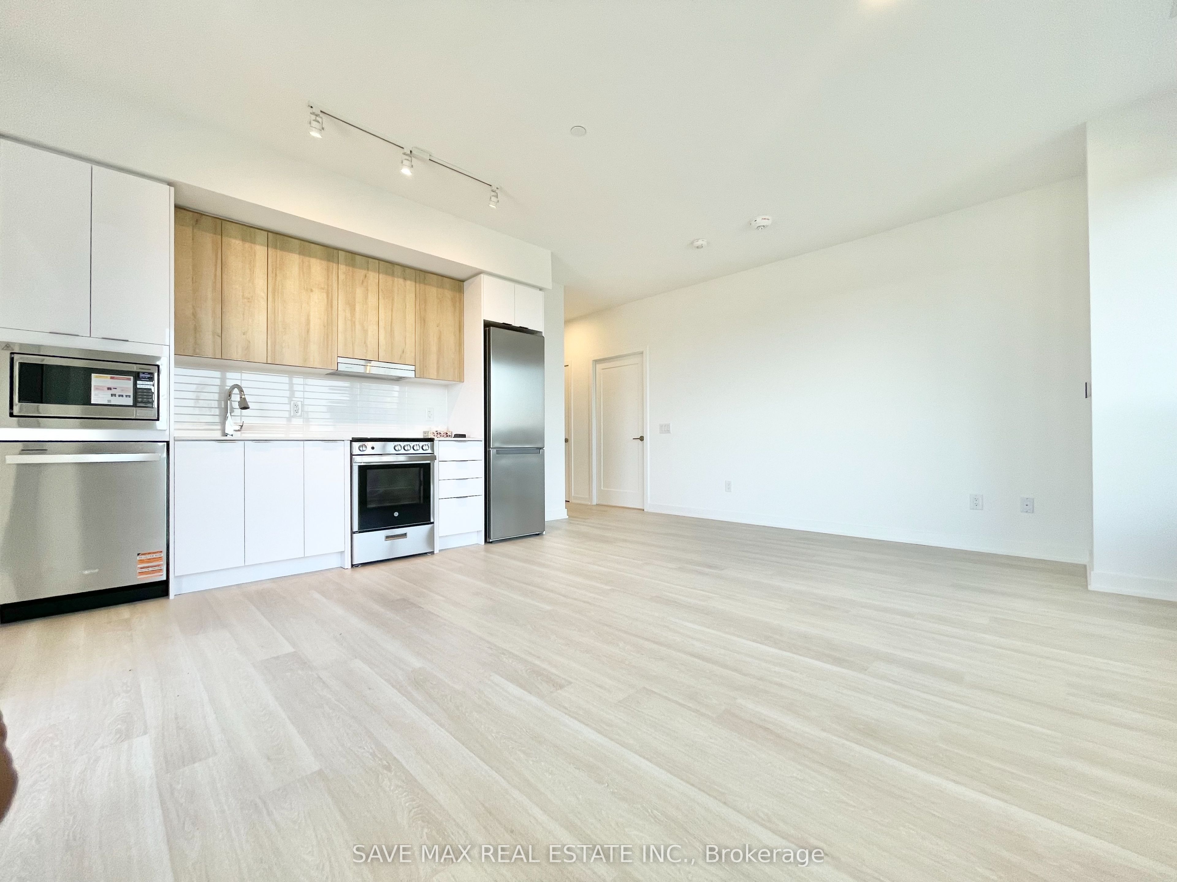5105 Hurontario Street 626