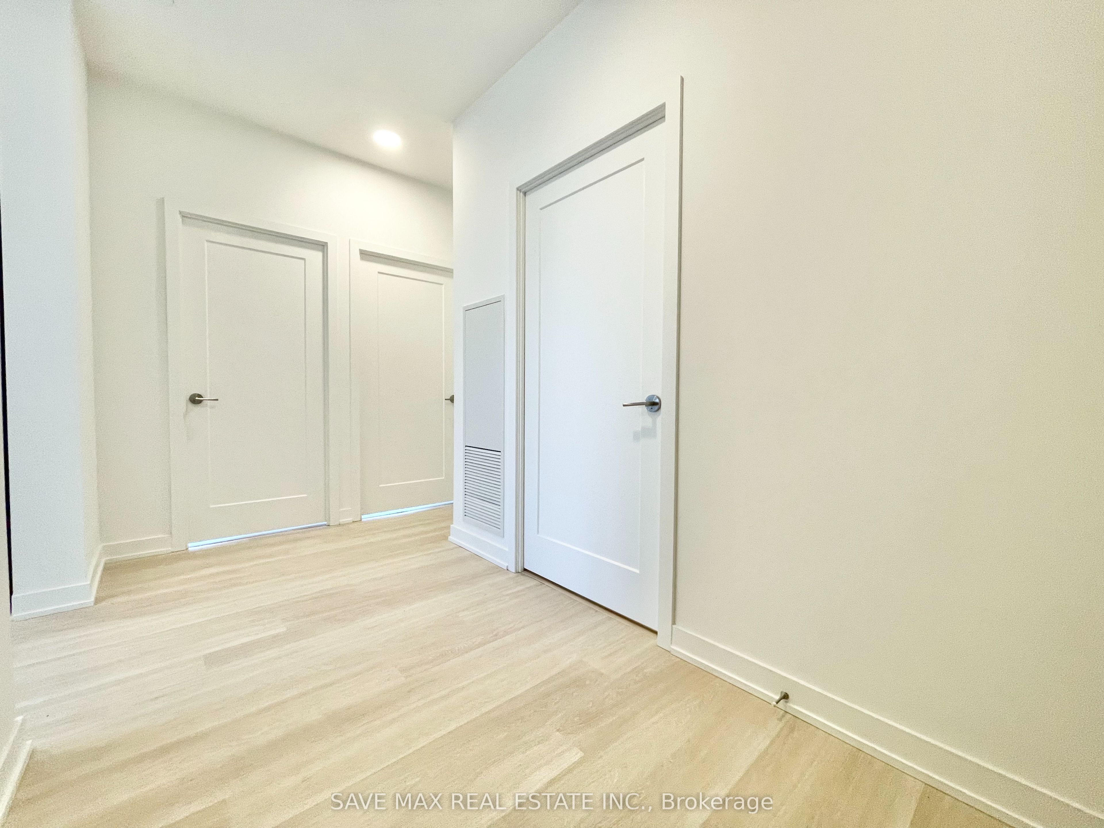 5105 Hurontario Street 626